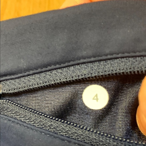 Lululemon Run Crops Luxtreme Hero Blue 4” - Picture 4 of 7